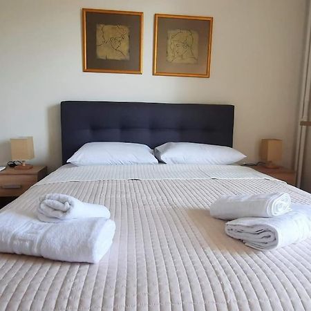 Comfort Apartment In The City Каламата Экстерьер фото
