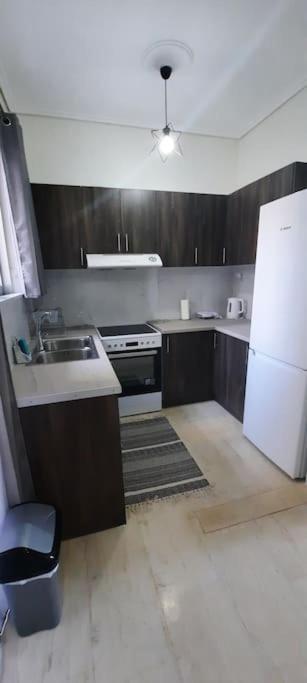 Comfort Apartment In The City Каламата Экстерьер фото