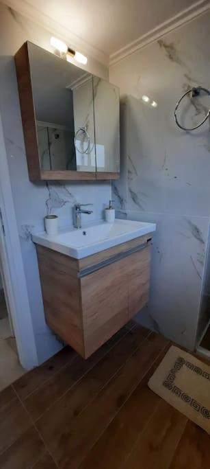 Comfort Apartment In The City Каламата Экстерьер фото