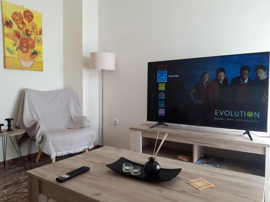 Comfort Apartment In The City Каламата Экстерьер фото
