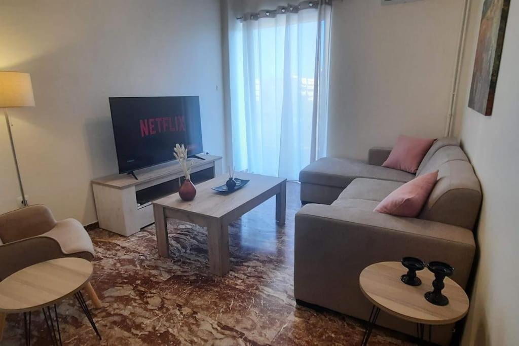 Comfort Apartment In The City Каламата Экстерьер фото